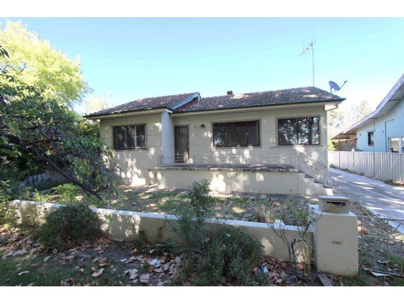 90 Morrissett Street, Bathurst NSW 2795