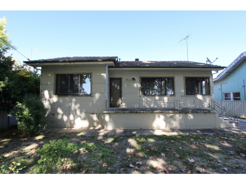 90 Morrissett Street, Bathurst NSW 2795