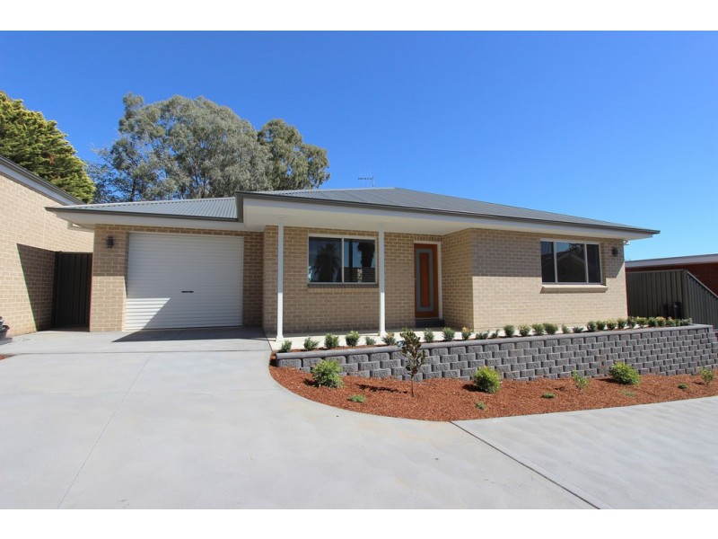 12a Isaacs St, Bathurst NSW 2795