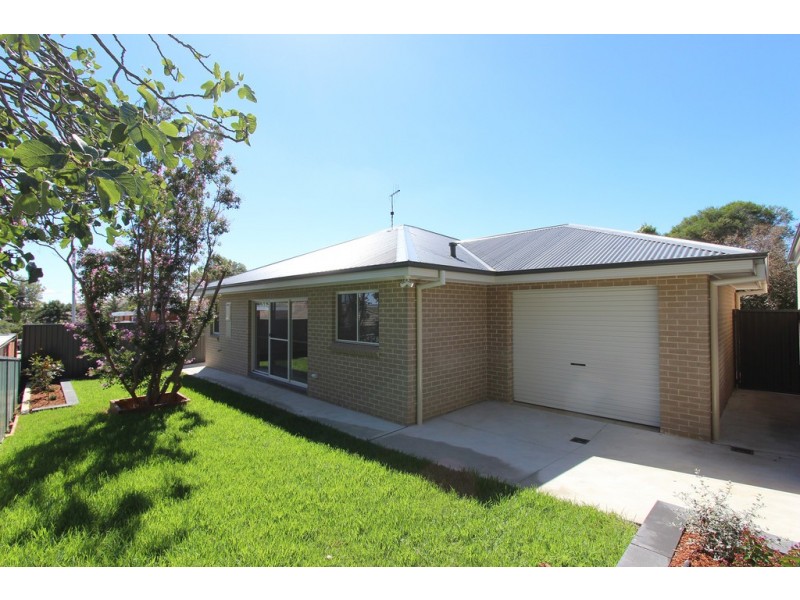 12a Isaacs St, Bathurst NSW 2795