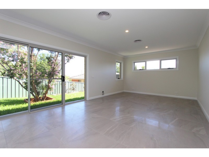 12a Isaacs St, Bathurst NSW 2795