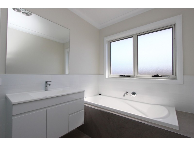 12a Isaacs St, Bathurst NSW 2795