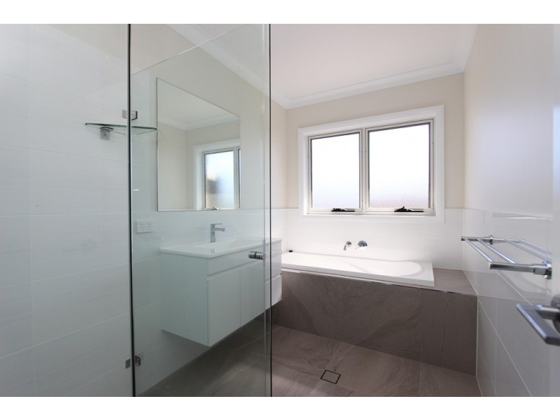 12a Isaacs St, Bathurst NSW 2795