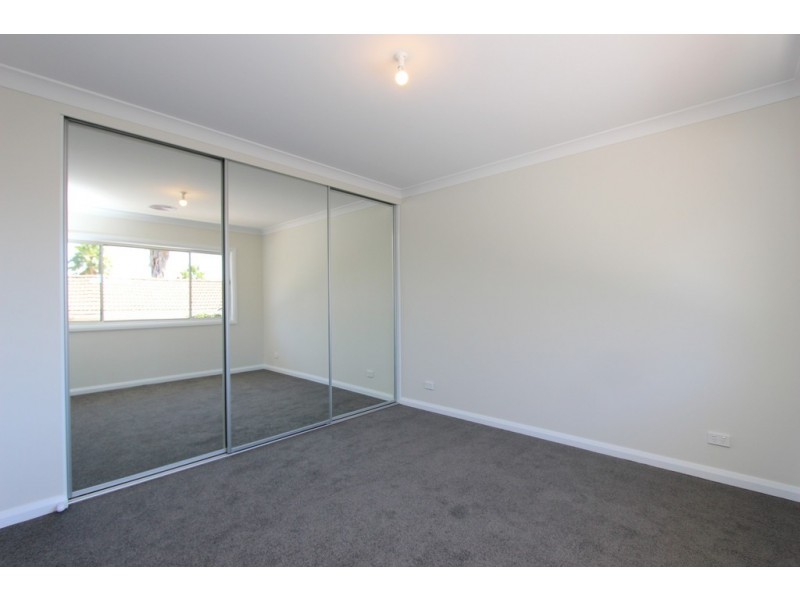 12a Isaacs St, Bathurst NSW 2795