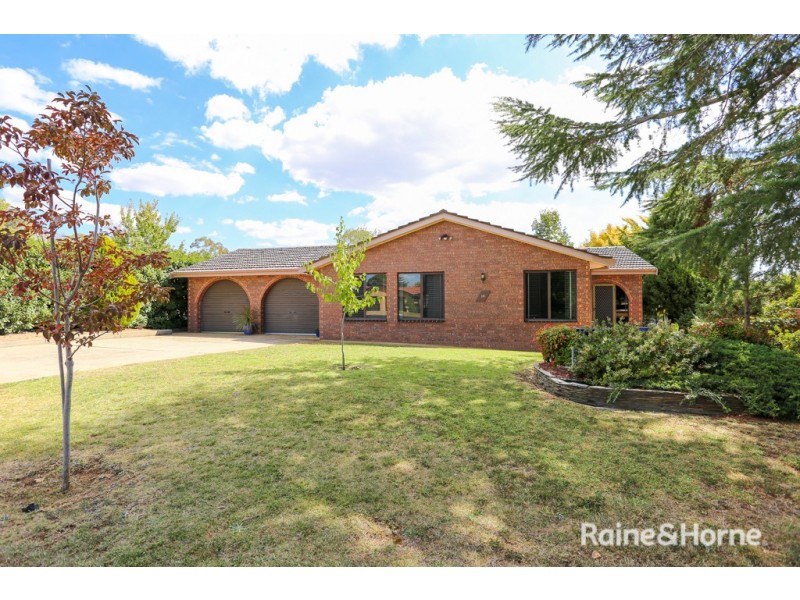 16 Northcott Drive, West Bathurst NSW 2795