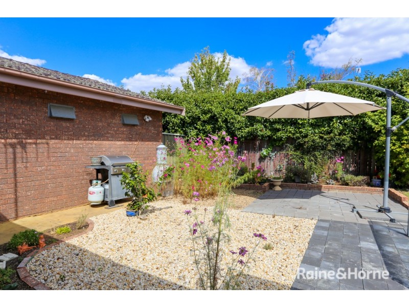 16 Northcott Drive, West Bathurst NSW 2795