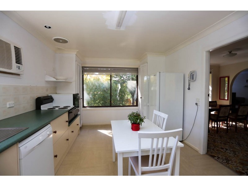 16 Northcott Drive, West Bathurst NSW 2795