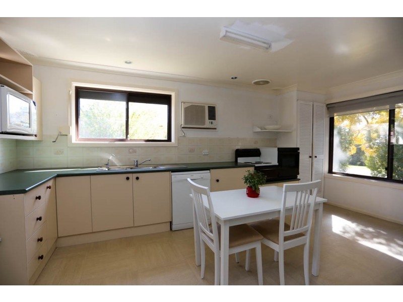 16 Northcott Drive, West Bathurst NSW 2795