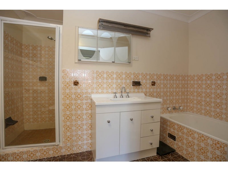 16 Northcott Drive, West Bathurst NSW 2795