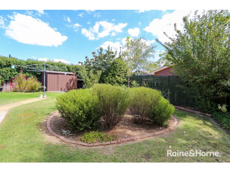 16 Northcott Drive, West Bathurst NSW 2795