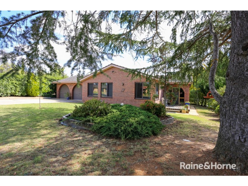 16 Northcott Drive, West Bathurst NSW 2795
