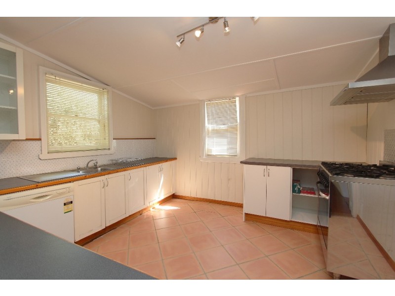 32 HENRY STREET, Bathurst NSW 2795