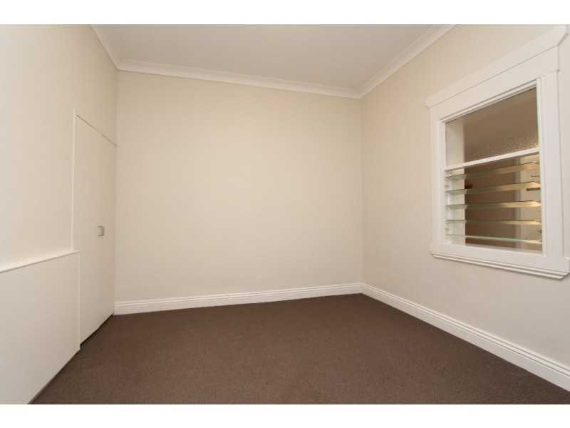 32 HENRY STREET, Bathurst NSW 2795