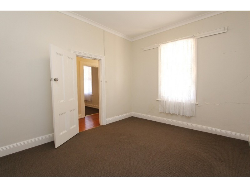 32 HENRY STREET, Bathurst NSW 2795