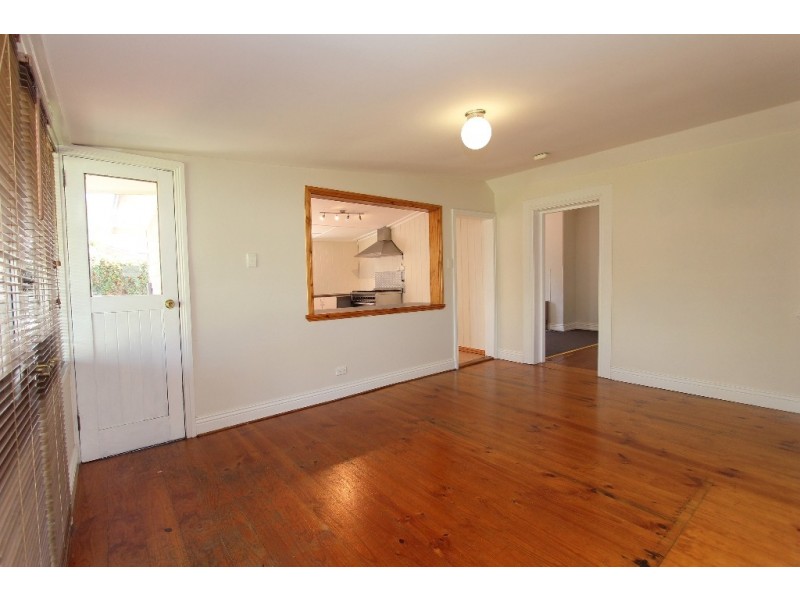 32 HENRY STREET, Bathurst NSW 2795