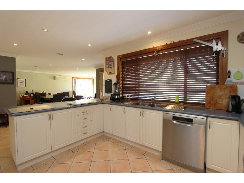 11 McBrien Dr, Kelso NSW 2795