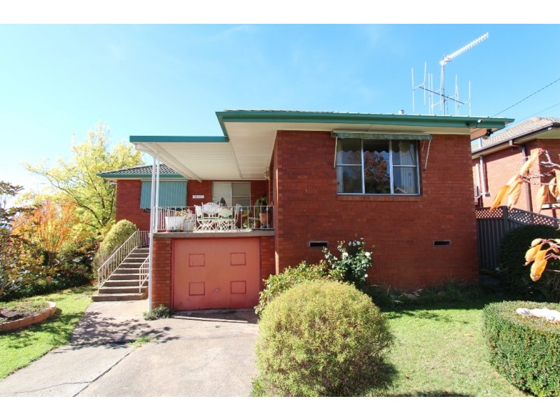 33 Isaacs Street, Bathurst NSW 2795