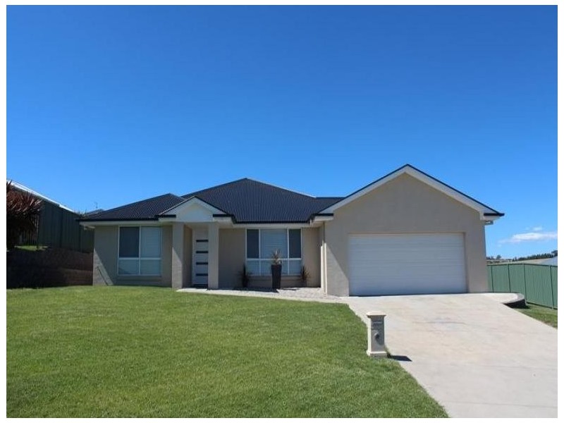 12 Musgrove Ave, Bathurst NSW 2795