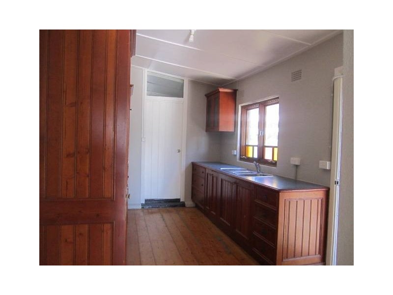 82 Russell Street, Bathurst NSW 2795