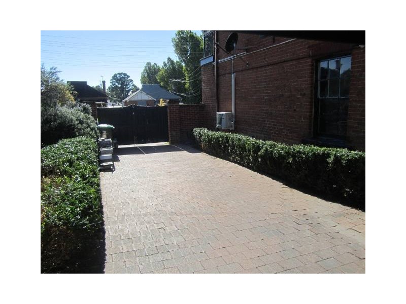 82 Russell Street, Bathurst NSW 2795