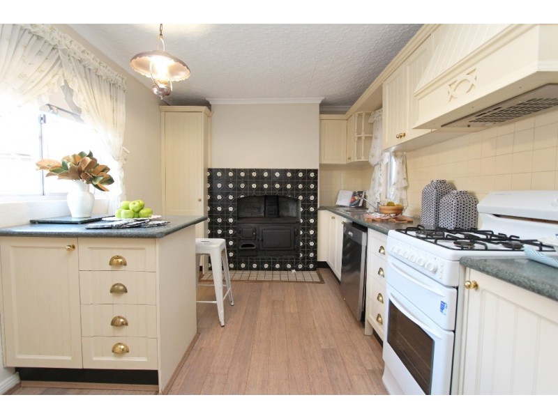 10 Henry Street, Bathurst NSW 2795