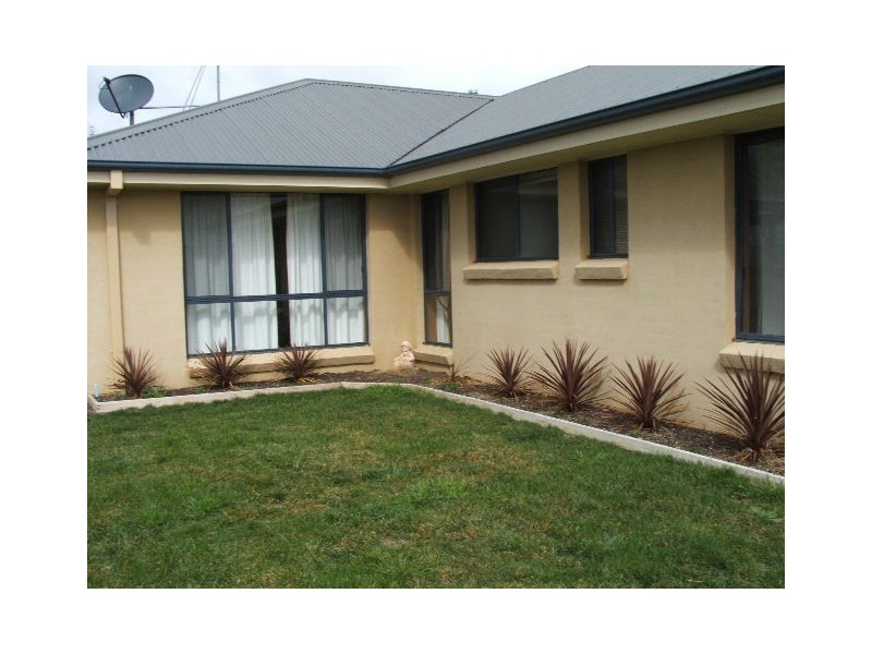 35 Hughes, Bathurst NSW 2795