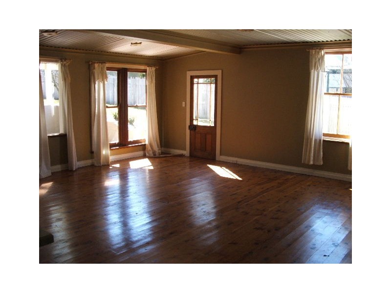 225 Peel St, Bathurst NSW 2795