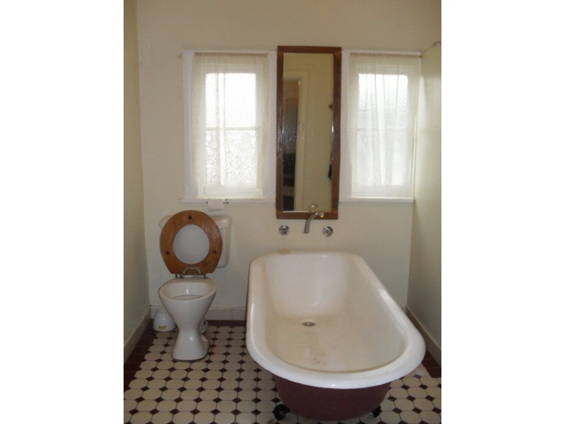 78 Sydney Rd, Bathurst NSW 2795