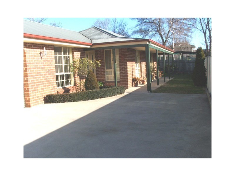 2/147 Seymour St, Bathurst NSW 2795