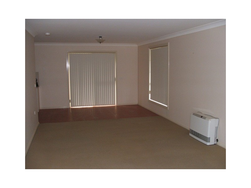 2/147 Seymour St, Bathurst NSW 2795
