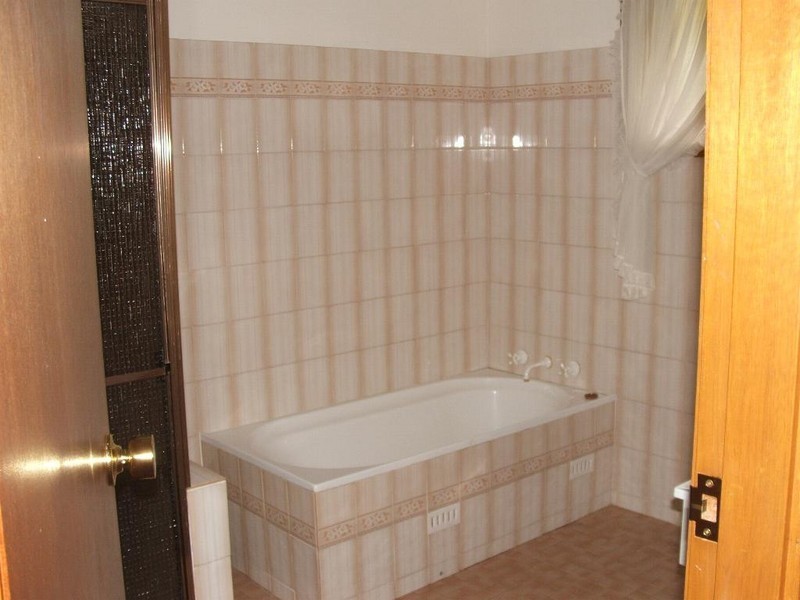 9  Green St, Bathurst NSW 2795