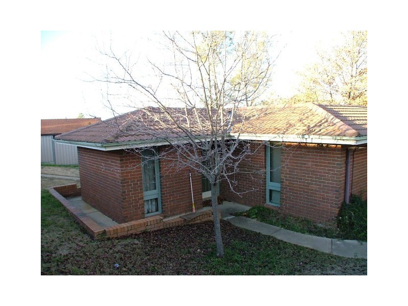 32 Ennis Way, Bathurst NSW 2795