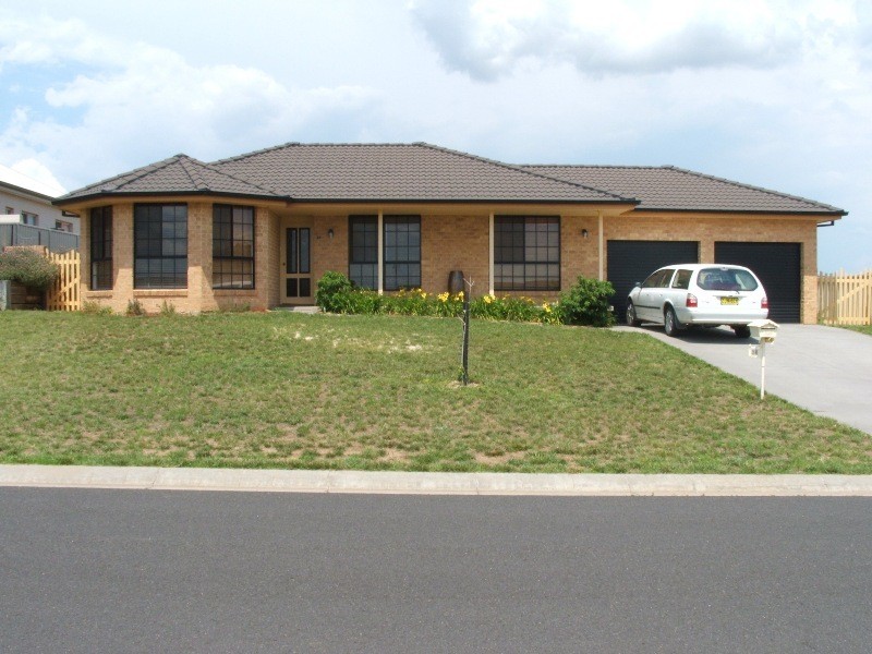 24 Ussher Cr, Bathurst NSW 2795