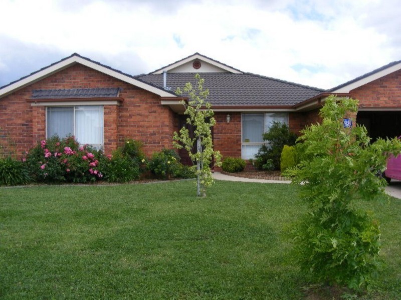 18 Hughes Street, Bathurst NSW 2795
