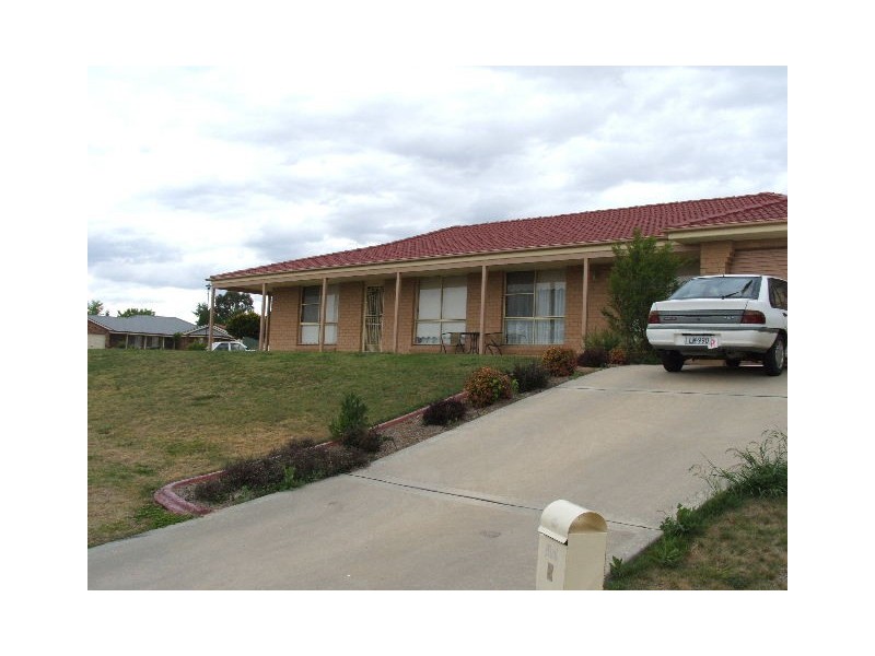 2 Hassall Gr, Kelso NSW 2795