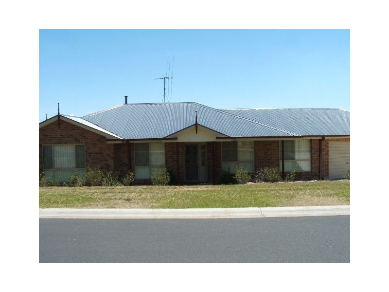 2  Darwin  Drive, Bathurst NSW 2795