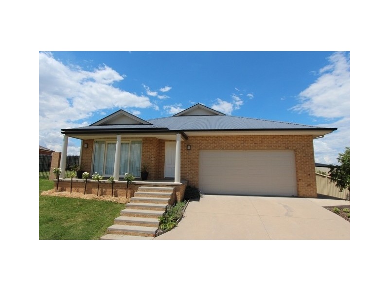 7 Shackleton Place, Bathurst NSW 2795