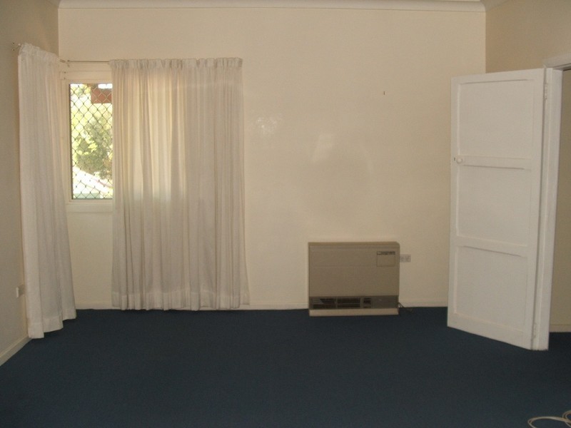 13 Gilmour St, Bathurst NSW 2795