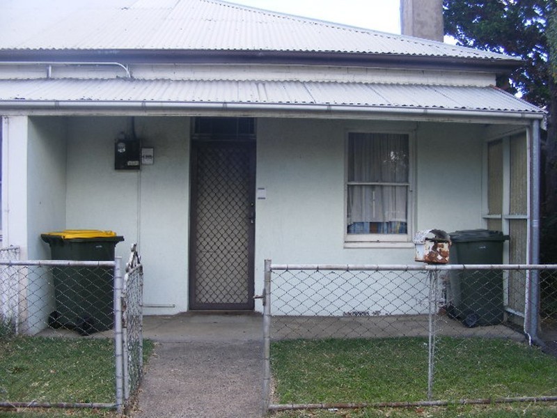 102 Durham St, Bathurst NSW 2795