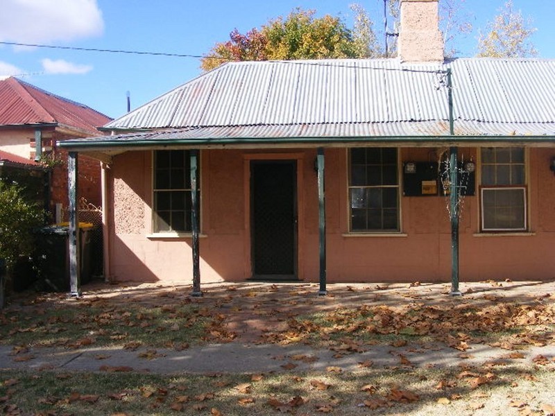 144 Seymour St, Bathurst NSW 2795