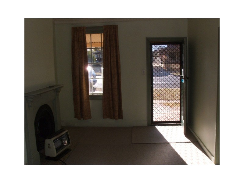 144 Seymour St, Bathurst NSW 2795