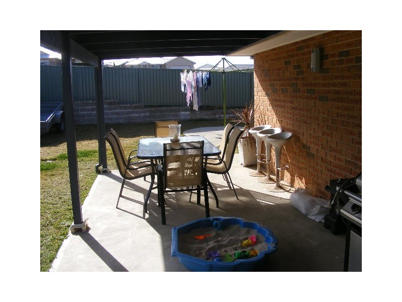 8 Federation Drive, Laffing Waters NSW 2795