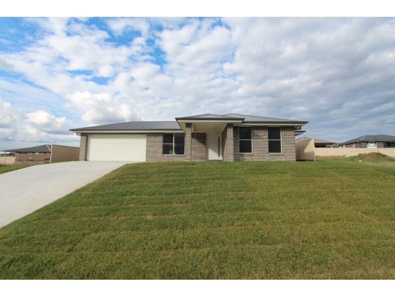 10 Dillon Drive, Kelso NSW 2795