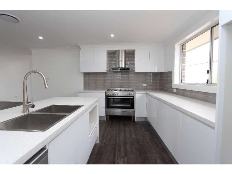 10 Dillon Drive, Kelso NSW 2795