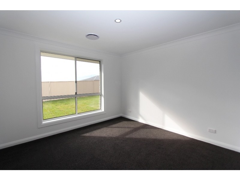 10 Dillon Drive, Kelso NSW 2795