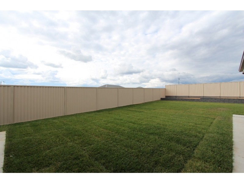 10 Dillon Drive, Kelso NSW 2795