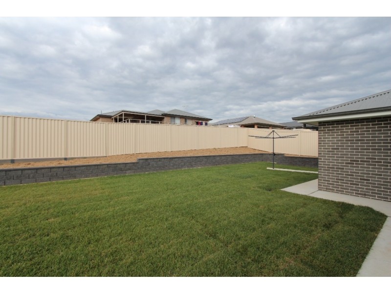 10 Dillon Drive, Kelso NSW 2795