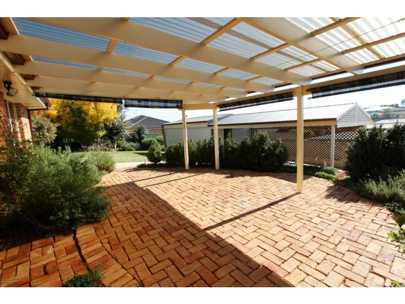 5 Ullathorne Cl, Bathurst NSW 2795