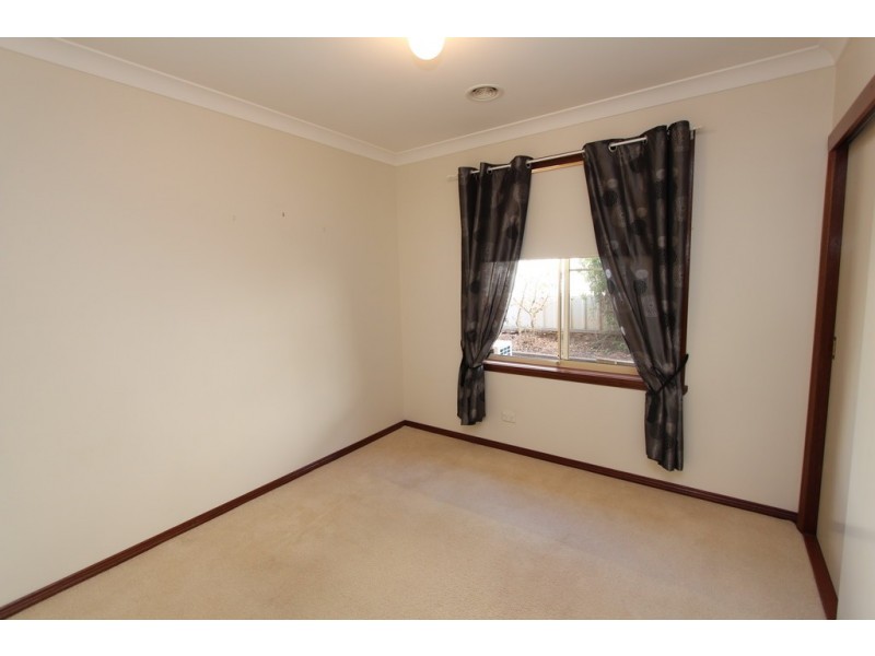 5 Ullathorne Cl, Bathurst NSW 2795