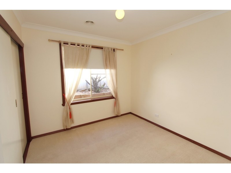 5 Ullathorne Cl, Bathurst NSW 2795